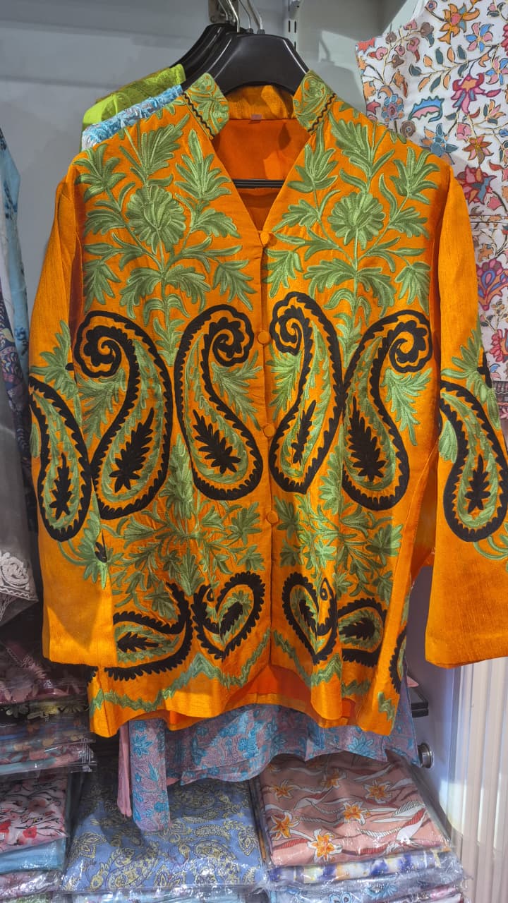 SILK SHORT EMBROIDERED COAT